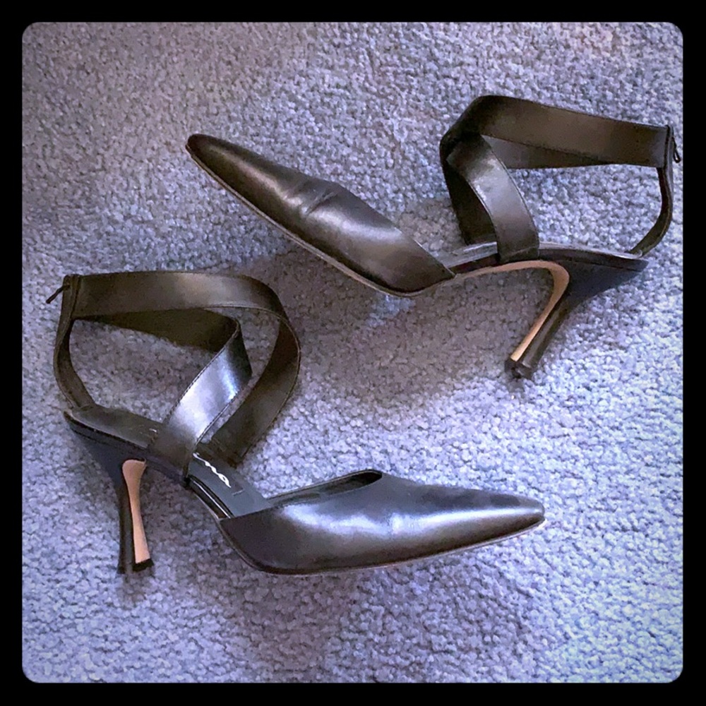 Nina crisscross zip back shoes